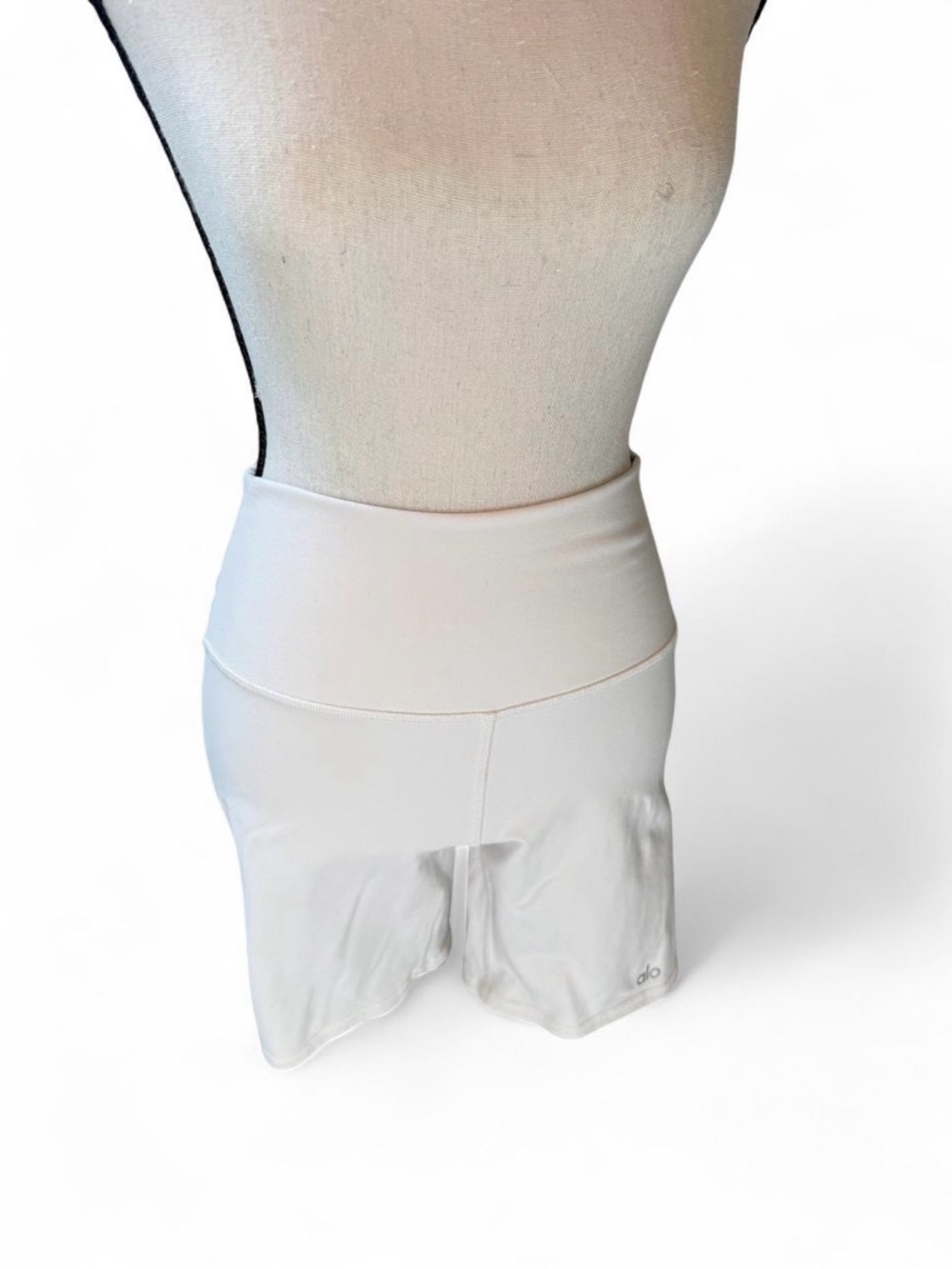 ALO Yoga High waist Biker Short Ivory